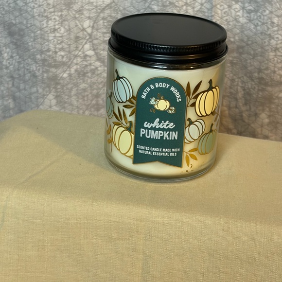 NWT Bath & Body Works White Pumpkin Candle - Picture 3 of 6